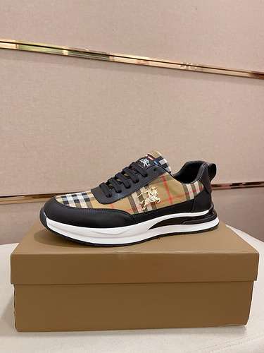 Scarpe Uomo Burberry Codice 0524B40 Taglia 3844