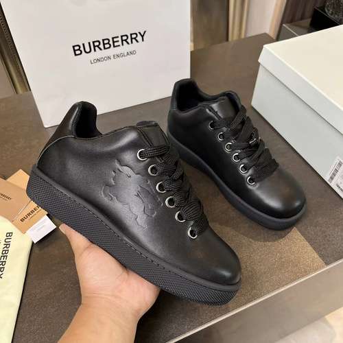 Scarpe uomo e donna Burberry Codice 0521C60 Taglia donna 3540 uomo 3944 donna 41 42 uomo 45 46 perso