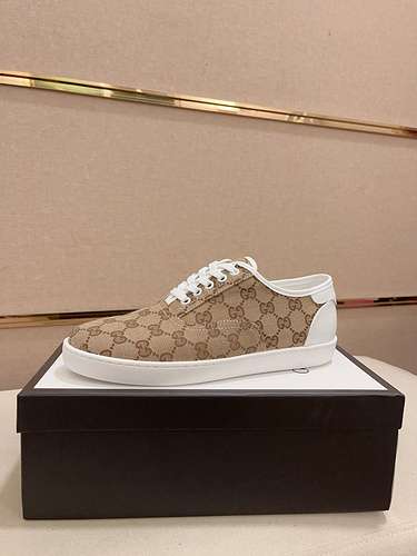 Scarpe uomo GUCCI Codice 0525B30 Taglia 3844