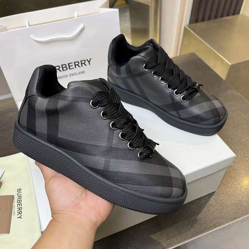 Scarpe uomo e donna Burberry Codice 0521C40 Taglia donna 3540 uomo 3944 donna 41 42 uomo 45 46 perso