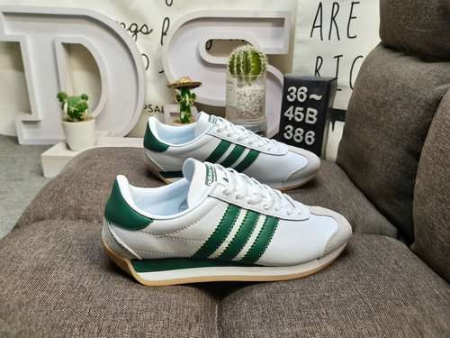 386Dadidas Questa serie presenta anche