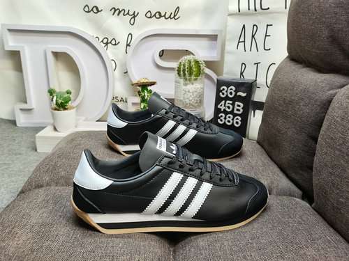 386Dadidas Questa serie presenta anche