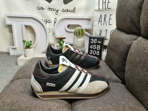 308Dadidas Questa serie presenta anche