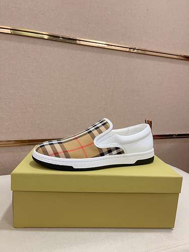 Scarpe uomo Burberry Codice 0606B30 Taglia 3844