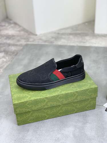 Scarpe uomo GUCCI Codice 0614B30 Taglia 3844