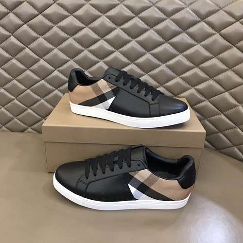 Scarpe uomo Burberry Codice 0622B50 Taglia 3844