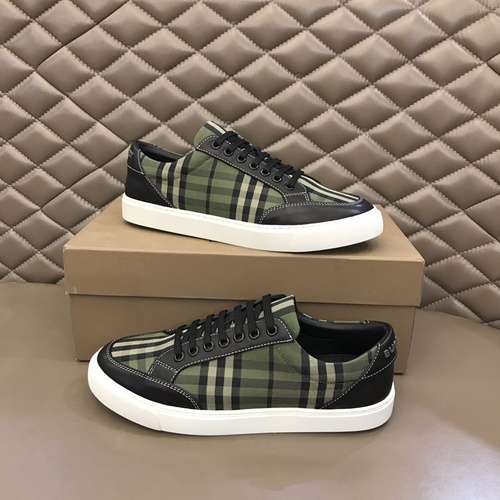 Scarpe uomo Burberry Codice 0622B50 Taglia 3844