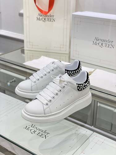 McQueen* Zapatos para hombre y mujer Código: 0318C70 Talla: Mujer 34-41., Hombre 38-46 Observaciones
