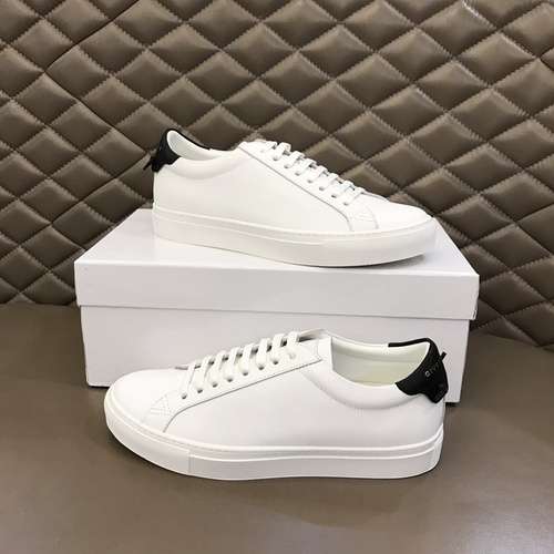 Scarpe uomo Givenchy Codice 0621B40 Taglia 3844