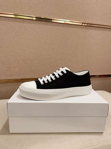 Scarpe uomo Givenchy Codice 0616B40 Taglia 3844 personalizzabile a 45 non rimborsabile