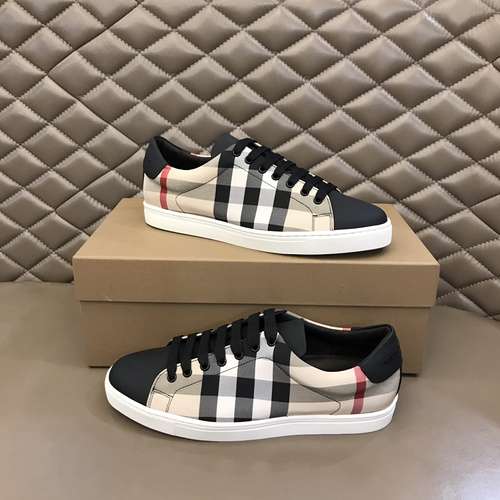 Scarpe uomo Burberry Codice 0622B40 Taglia 3844