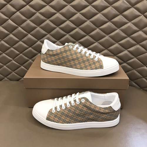 Scarpe uomo Burberry Codice 0622B40 Taglia 3844