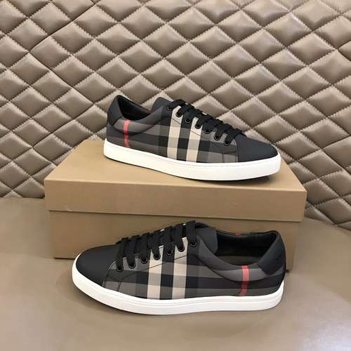 Scarpe uomo Burberry Codice 0622B40 Taglia 3844