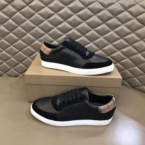 Scarpe uomo Burberry Codice 0622B50 Taglia 3844