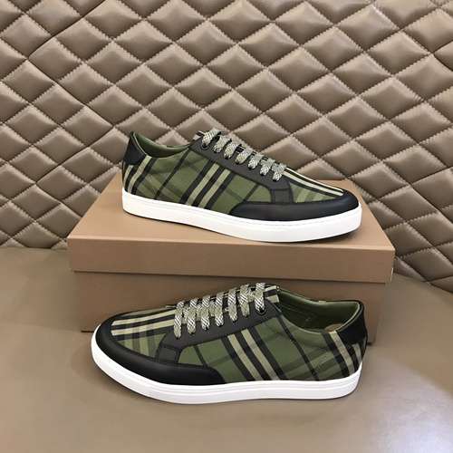 Scarpe uomo Burberry Codice 0622B40 Taglia 3844