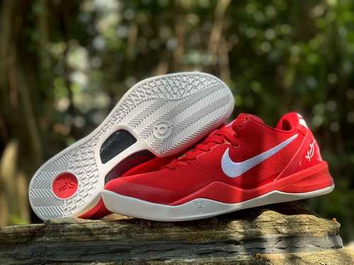 Kobe 8 University Rosso 2024