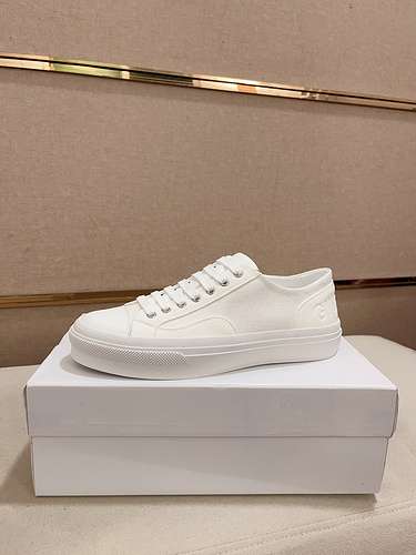 Scarpe uomo Givenchy Codice 0616B40 Taglia 3844 personalizzabile a 45 non rimborsabile