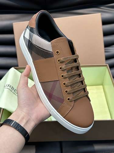 Scarpe uomo Burberry Codice 0621B40 Taglia 3844 45 personalizzate