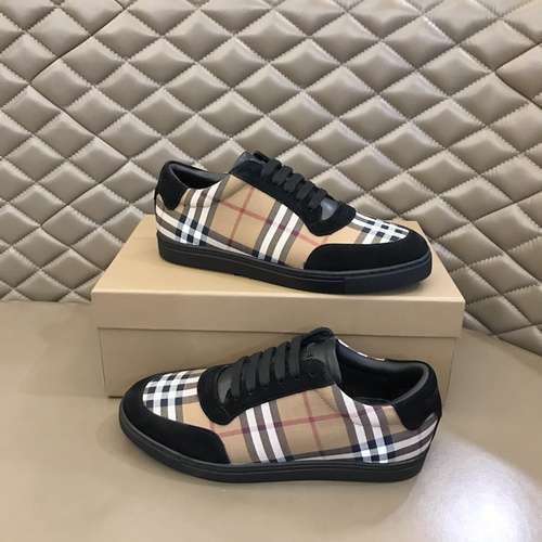 Scarpe uomo Burberry Codice 0622B50 Taglia 3844