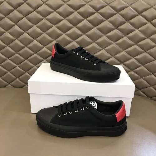 Scarpe uomo Givenchy Codice 0621B40 Taglia 3844