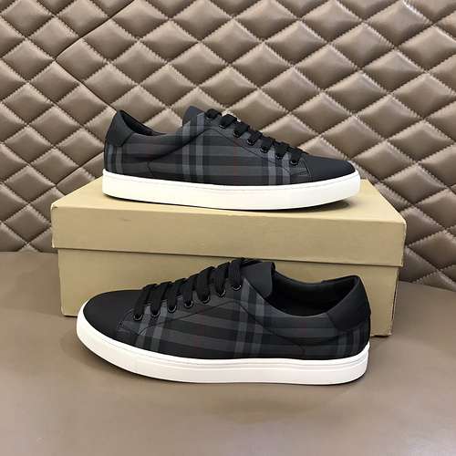 Scarpe uomo Burberry Codice 0622B40 Taglia 3844