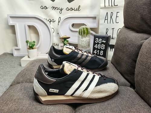 418Dadidas Questa serie presenta anche