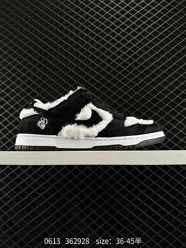 4 NIKE DUNK SB Low Panda Rabbit Color ️Realizzato con Nike Dunk Low in nero, il telaio della scarpa 