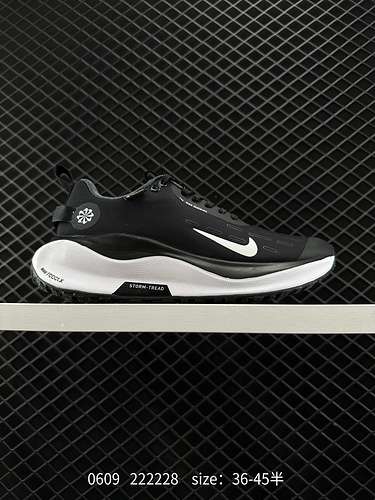 4 Nike NK Infinity Run 4 GoreTex Scarpe da corsa da strada impermeabili Nike FB297 Il corpo della sc