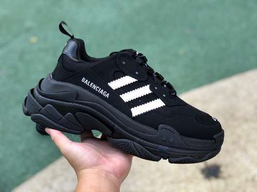 Balenciaga cobranded Adidas bianco e nero Balenciaga x Adidas trifoglio Triple S scarpe da papà Snea