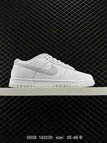 Nike Dunk Low Retro Sneakers Come una classica scarpa da basket degli anni '80, è stata originariame