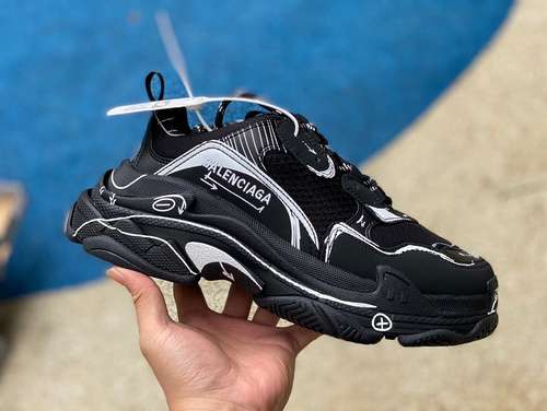 Balenciaga nere dipinte a mano Balenciaga Triple S scarpe da papà basse antiscivolo alla moda nere