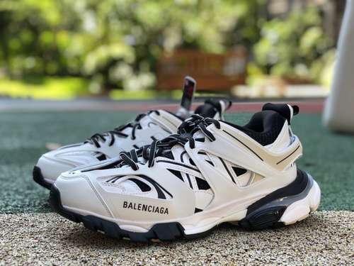 Balenciaga 30 bianche e nere Balenciaga Triple S scarpe da papà Balenciaga