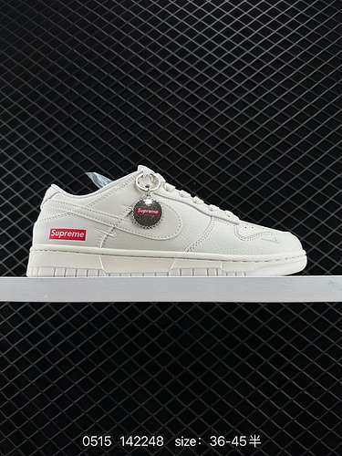 24 Corporatelevel Supreme x Nike Dunk Doppio swoosh bianco sporco basso Questo modello sostiene la r