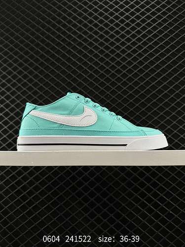 La sneaker Nike Court Legacy rende omaggio all'eredità della cultura del tennis fondendo la classica