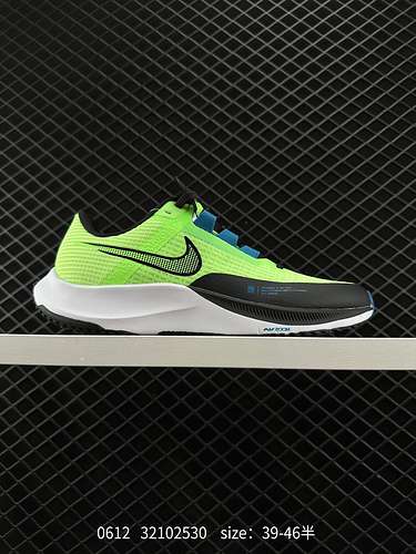 Le scarpe da corsa NIKE AIR ZOOM RIVAL FLY 3 super elastiche, traspiranti e leggere sono dotate di m