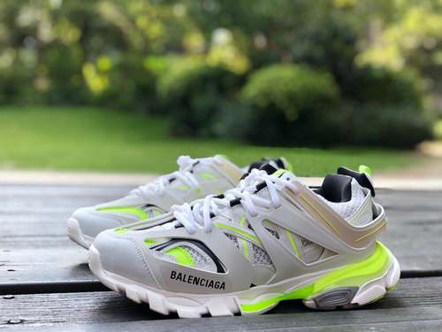 Balenciaga 30 bianco verde fluo Balenciaga Triple S scarpe da papà Balenciaga