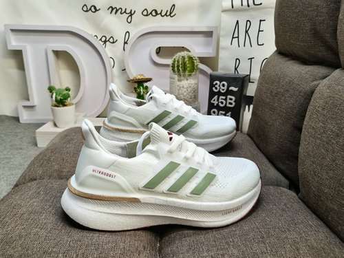 Il livello aziendale 951D è davvero esplosivo La serie Adidas ULTRABOOST LIGHT di scarpe da jogging 