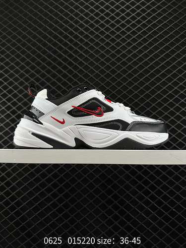 Nike Air Monarch M2K è una classica scarpa da papà retrò con linee aerodinamiche esagerate ed elemen