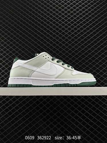 Nike Dunk Low Dunk SB come suggerisce il nome ha la classica origine Dunk e inietta più elementi di 