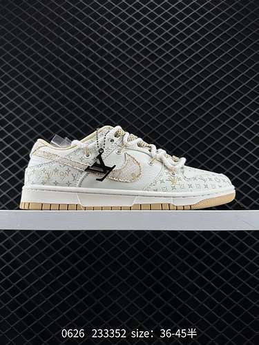 26 modelli popolari all'estero sono in vendita in edizione limitata Corporatelevel Nike SB Dunk Low 