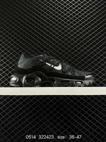 Nike Air Max Plus è un rappresentante delle scarpe alternative Nike TN nata nel 1996 È la prima scar