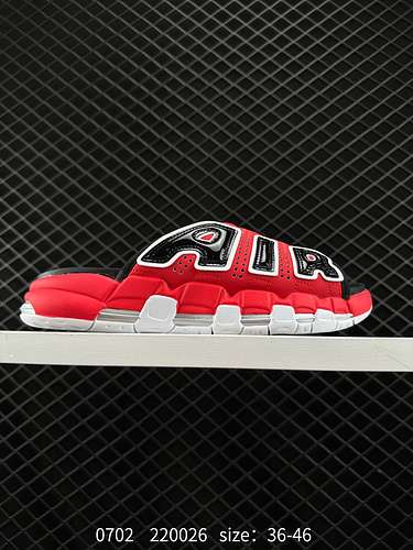 3 NIKE AIR MORE Uptempo Slide si ispira alla popolare cultura dei graffiti di strada Lo stile genera