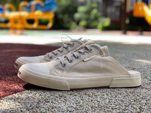 Scarpe di tela parigine halftop bianco sporco BalenciagaScarpe di tela casual sportive alte invecchi