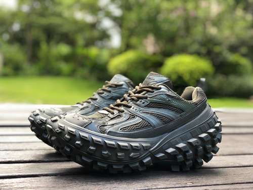 Scarpe per pneumatici Paris nere e verdi Scarpe per pneumatici Balenciaga Defender