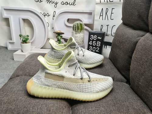 Serie davvero esplosiva a livello aziendale 302D Adidas Yeezy 350 Boost V2 viene esposta per la prim