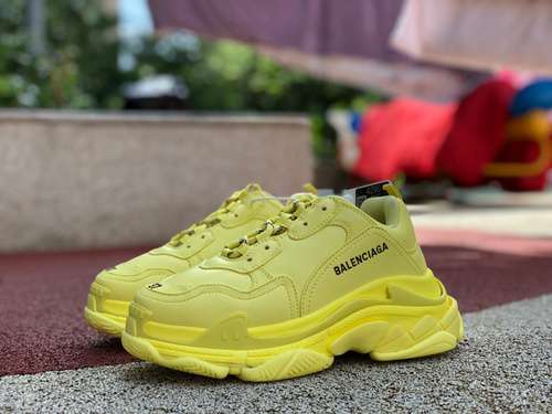 Balenciaga giallo Balenciaga Triple S scarpe da papà Sneakers Balenciaga