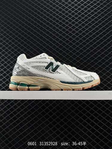 4 New Balance M96R Retro Item Negli ultimi due anni New Balance deve essere uno dei marchi di scarpe