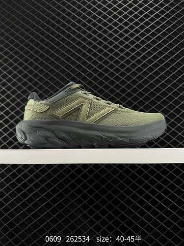 7 New Balance FuelCell SuperComp Elite v4 è una scarpa da corsa casual bassa, sportiva, confortevole