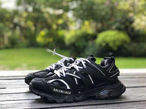 Balenciaga 30 scarpe da papà Balenciaga Triple S bianche e nere Balenciaga