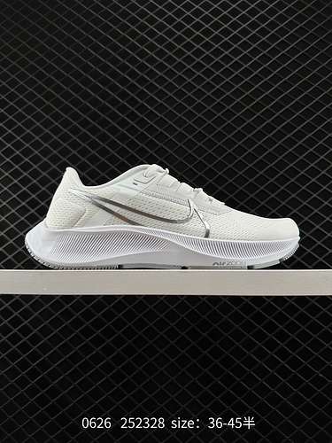 4 Nike Air Zoom Pegasus 38 Questa scarpa eredita in modo eccellente la vestibilità e la sensazione a